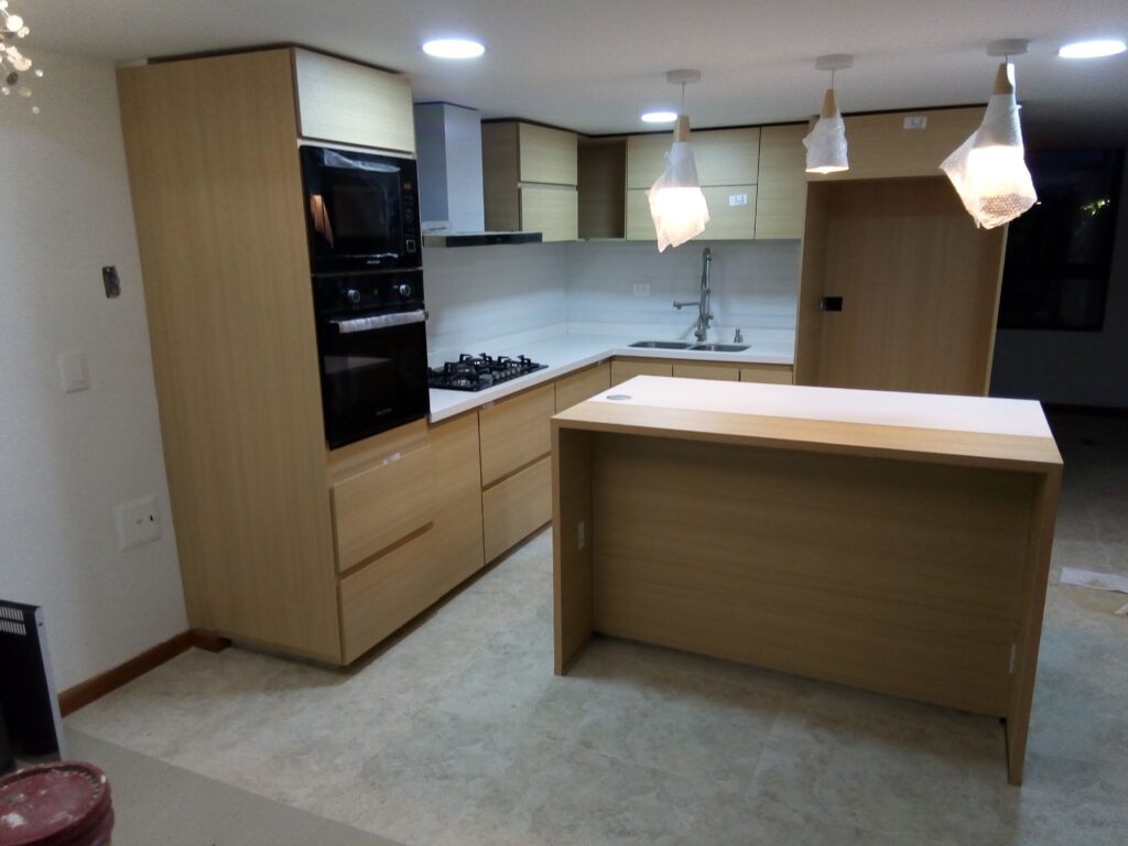 Cocinas integrales, Muebles para baños en Bogotá, Colombia. Cúbiko Arquitectura. Diseño de todo tipo de muebles, mobiliario, carpintería arquitectónica, remodelaciones y obra civil en Bogotá, Colombia. Proyectos en el hogar, comercial y empresarial. Closets, Mobiliario para oficinas, Centros de entretenimiento, Puertas entamboradas y macizas, Decoración y manejo de maderas Contrachapadas. Asesoría en diseño y arquitectura interior, Presentación de planos técnicos, Mobiliario, Ebanistería, Remodelaciones, Renders. Diseñamos Espacios comerciales para Locales, Vivienda, Oficinas. Obras civiles, Reparaciones locativas, Fabricación y montaje de estructuras metálicas, Fabricación y montaje de divisiones para oficinas en vidrio y acero inoxidable, Mobiliario en acero inox, Mobiliario y superficies en resina acrilica corian. Diseño de muebles y mobiliario para Sector educativo y Sector salud. Impermeabilizaciones.