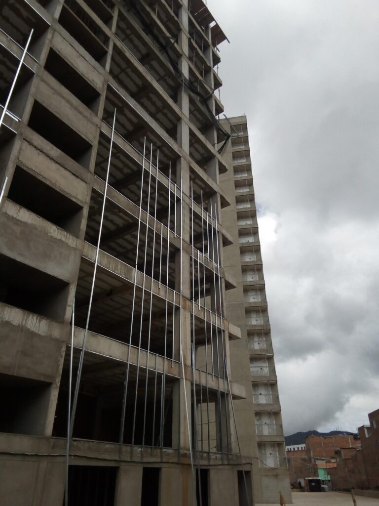 Remodelaciones de viviendas, apartamentos, oficinas y obra civil en Bogotá, Colombia. Cúbiko Arquitectura. Diseño de todo tipo de muebles, mobiliario, carpintería arquitectónica, Proyectos en el hogar, comercial y empresarial. Closets, Mobiliario para oficinas, Centros de entretenimiento, Puertas entamboradas y macizas, Decoración y manejo de maderas Contrachapadas. Asesoría en diseño y arquitectura interior, Presentación de planos técnicos, Mobiliario, Ebanistería, Remodelaciones, Renders. Diseñamos Espacios comerciales para Locales, Vivienda, Oficinas. Obras civiles, Reparaciones locativas, Fabricación y montaje de estructuras metálicas, Fabricación y montaje de divisiones para oficinas en vidrio y acero inoxidable, Mobiliario en acero inox, Mobiliario y superficies en resina acrilica corian. Diseño de muebles y mobiliario para Sector educativo y Sector salud. Impermeabilizaciones.