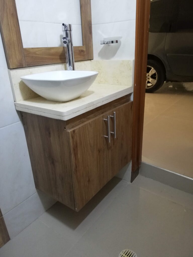 Cocinas integrales, Muebles para baños en Bogotá, Colombia. Cúbiko Arquitectura. Diseño de todo tipo de muebles, mobiliario, carpintería arquitectónica, remodelaciones y obra civil en Bogotá, Colombia. Proyectos en el hogar, comercial y empresarial. Closets, Mobiliario para oficinas, Centros de entretenimiento, Puertas entamboradas y macizas, Decoración y manejo de maderas Contrachapadas. Asesoría en diseño y arquitectura interior, Presentación de planos técnicos, Mobiliario, Ebanistería, Remodelaciones, Renders. Diseñamos Espacios comerciales para Locales, Vivienda, Oficinas. Obras civiles, Reparaciones locativas, Fabricación y montaje de estructuras metálicas, Fabricación y montaje de divisiones para oficinas en vidrio y acero inoxidable, Mobiliario en acero inox, Mobiliario y superficies en resina acrilica corian. Diseño de muebles y mobiliario para Sector educativo y Sector salud. Impermeabilizaciones.