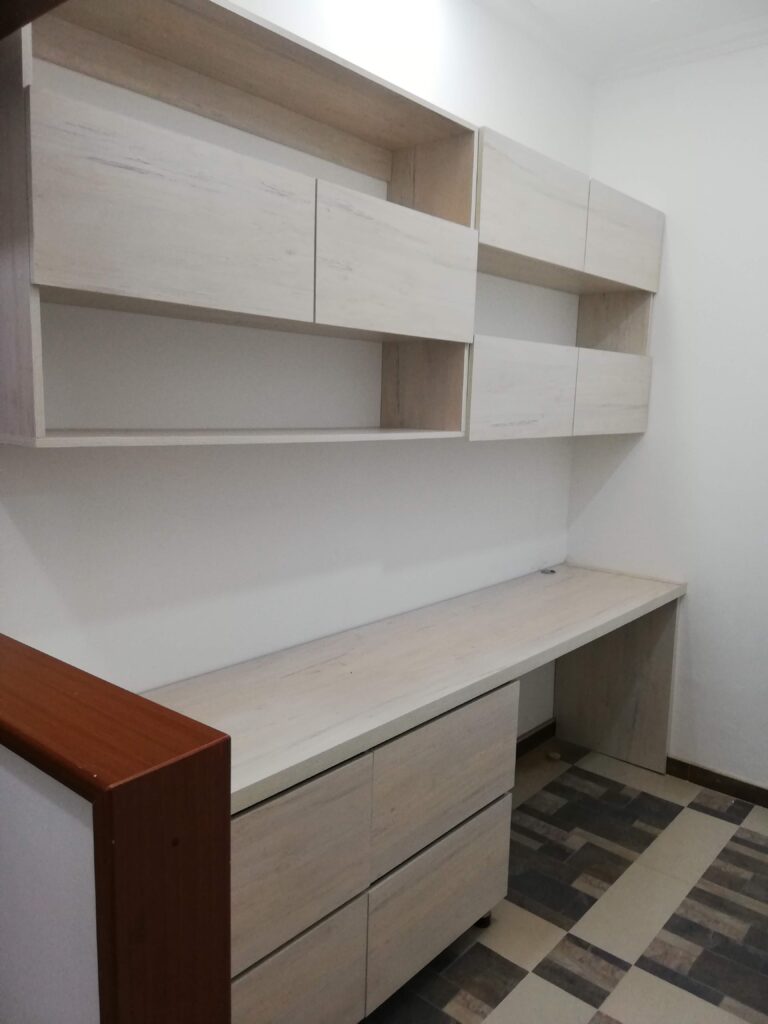 Remodelaciones de viviendas, apartamentos, oficinas y obra civil en Bogotá, Colombia. Cúbiko Arquitectura. Diseño de todo tipo de muebles, mobiliario, carpintería arquitectónica, Proyectos en el hogar, comercial y empresarial. Closets, Mobiliario para oficinas, Centros de entretenimiento, Puertas entamboradas y macizas, Decoración y manejo de maderas Contrachapadas. Asesoría en diseño y arquitectura interior, Presentación de planos técnicos, Mobiliario, Ebanistería, Remodelaciones, Renders. Diseñamos Espacios comerciales para Locales, Vivienda, Oficinas. Obras civiles, Reparaciones locativas, Fabricación y montaje de estructuras metálicas, Fabricación y montaje de divisiones para oficinas en vidrio y acero inoxidable, Mobiliario en acero inox, Mobiliario y superficies en resina acrilica corian. Diseño de muebles y mobiliario para Sector educativo y Sector salud. Impermeabilizaciones.