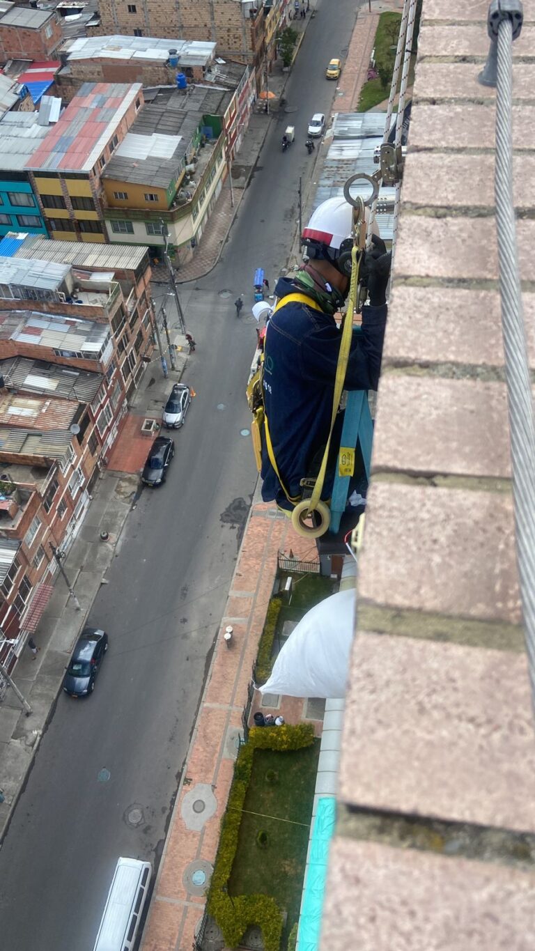 Mantenimiento y lavado de fachadas en Bogotá, Colombia. Impermeabilizaciones. Cúbiko Arquitectura. Diseño de todo tipo de muebles, mobiliario, carpintería arquitectónica, remodelaciones y obra civil en Bogotá, Colombia. Proyectos en el hogar, comercial y empresarial. Closets, Cocinas integrales, Muebles para baños, Mobiliario para oficinas, Centros de entretenimiento, Puertas entamboradas y macizas, Decoración y manejo de maderas Contrachapadas. Asesoría en diseño y arquitectura interior, Presentación de planos técnicos, Mobiliario, Ebanistería, Remodelaciones, Renders. Diseñamos Espacios comerciales para Locales, Vivienda, Oficinas. Obras civiles, Reparaciones locativas, Fabricación y montaje de estructuras metálicas, Fabricación y montaje de divisiones para oficinas en vidrio y acero inoxidable, Mobiliario en acero inox, Mobiliario y superficies en resina acrilica corian. Diseño de muebles y mobiliario para Sector educativo y Sector salud.