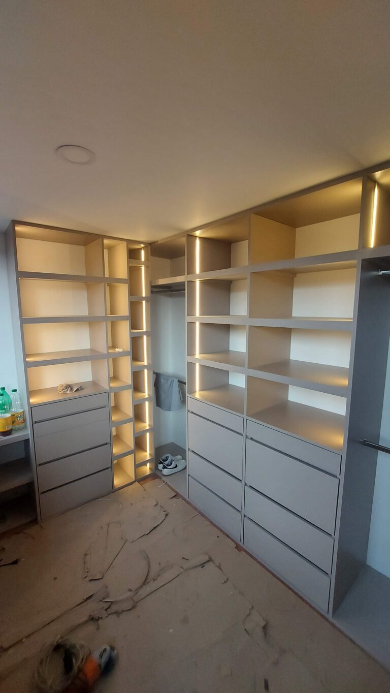 Remodelaciones de viviendas, apartamentos, oficinas y obra civil en Bogotá, Colombia. Cúbiko Arquitectura. Diseño de todo tipo de muebles, mobiliario, carpintería arquitectónica, Proyectos en el hogar, comercial y empresarial. Closets, Mobiliario para oficinas, Centros de entretenimiento, Puertas entamboradas y macizas, Decoración y manejo de maderas Contrachapadas. Asesoría en diseño y arquitectura interior, Presentación de planos técnicos, Mobiliario, Ebanistería, Remodelaciones, Renders. Diseñamos Espacios comerciales para Locales, Vivienda, Oficinas. Obras civiles, Reparaciones locativas, Fabricación y montaje de estructuras metálicas, Fabricación y montaje de divisiones para oficinas en vidrio y acero inoxidable, Mobiliario en acero inox, Mobiliario y superficies en resina acrilica corian. Diseño de muebles y mobiliario para Sector educativo y Sector salud. Impermeabilizaciones.