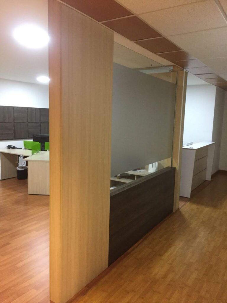 Obras civiles, obra civil y remodelaciones en oficinas en Bogotá, Colombia. Puertas entamboradas y macizas, Decoración y manejo de maderas Contrachapadas. Cúbiko Arquitectura. Remodelaciones de viviendas, apartamentos, oficinas y obra civil. Diseño de todo tipo de muebles, mobiliario, carpintería arquitectónica, Proyectos en el hogar, comercial y empresarial. Closets, Mobiliario para oficinas, Centros de entretenimiento, Asesoría en diseño y arquitectura interior, Presentación de planos técnicos, Mobiliario, Ebanistería, Remodelaciones, Renders. Diseñamos Espacios comerciales para Locales, Vivienda, Oficinas. Obras civiles, Reparaciones locativas, Fabricación y montaje de estructuras metálicas, Fabricación y montaje de divisiones para oficinas en vidrio y acero inoxidable, Mobiliario en acero inox, Mobiliario y superficies en resina acrilica corian. Diseño e instalación de closets. Diseño de muebles y mobiliario para Sector educativo y Sector salud. Impermeabilizaciones.