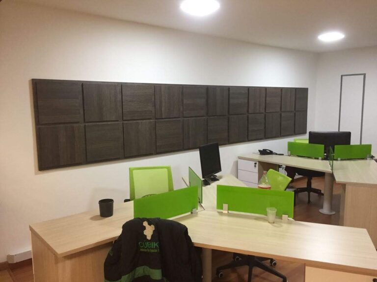 Obras civiles, obra civil y remodelaciones en oficinas en Bogotá, Colombia. Puertas entamboradas y macizas, Decoración y manejo de maderas Contrachapadas. Cúbiko Arquitectura. Remodelaciones de viviendas, apartamentos, oficinas y obra civil. Diseño de todo tipo de muebles, mobiliario, carpintería arquitectónica, Proyectos en el hogar, comercial y empresarial. Closets, Mobiliario para oficinas, Centros de entretenimiento, Asesoría en diseño y arquitectura interior, Presentación de planos técnicos, Mobiliario, Ebanistería, Remodelaciones, Renders. Diseñamos Espacios comerciales para Locales, Vivienda, Oficinas. Obras civiles, Reparaciones locativas, Fabricación y montaje de estructuras metálicas, Fabricación y montaje de divisiones para oficinas en vidrio y acero inoxidable, Mobiliario en acero inox, Mobiliario y superficies en resina acrilica corian. Diseño e instalación de closets. Diseño de muebles y mobiliario para Sector educativo y Sector salud. Impermeabilizaciones.